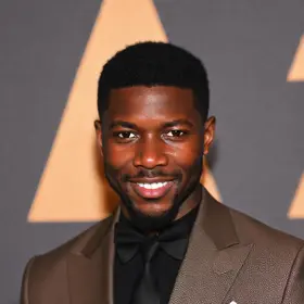 Michael B. Jordan pausa no cinema