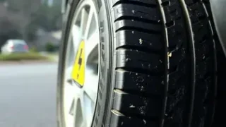 detalhe no pneu